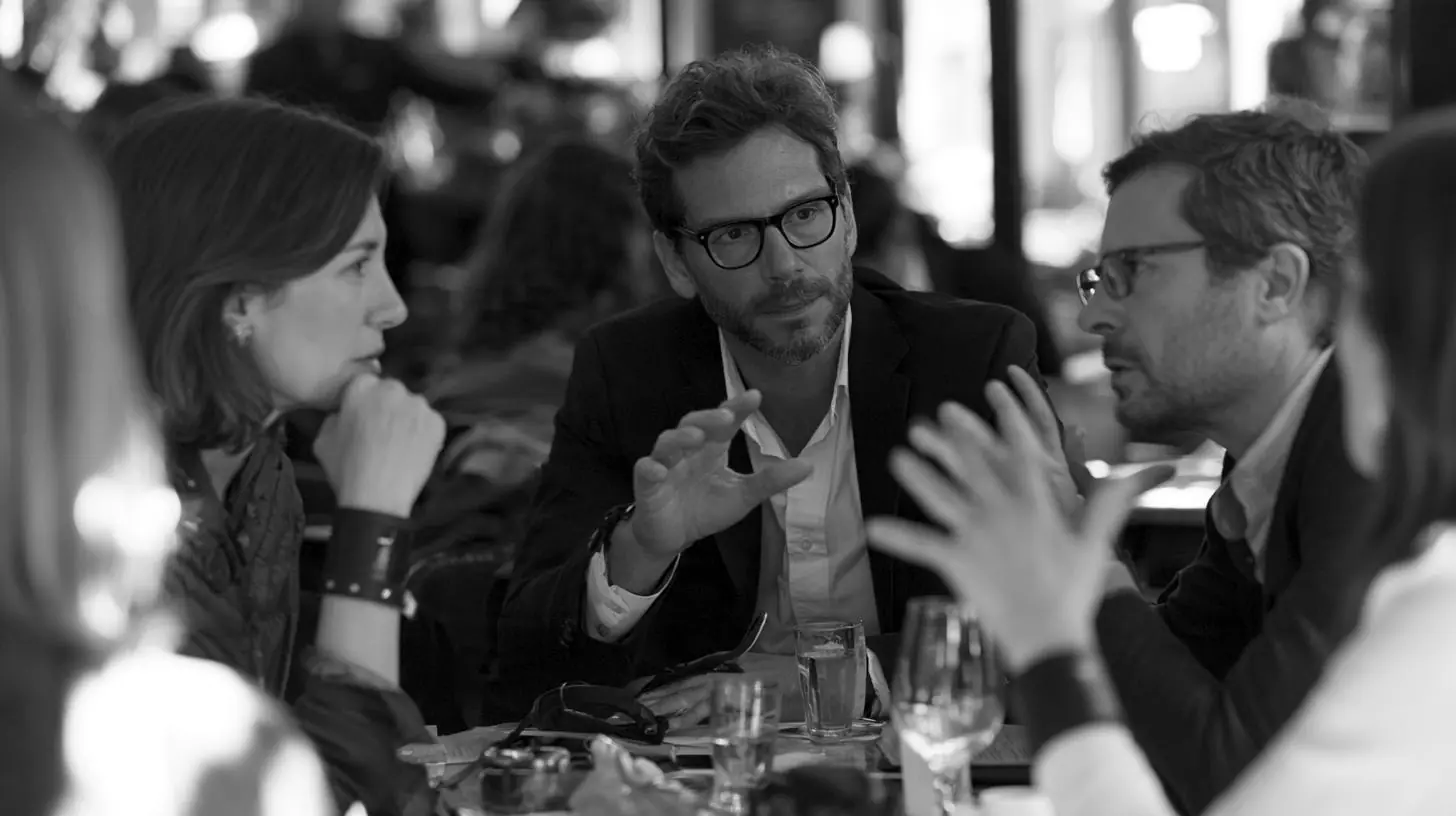 Business meeting at a café